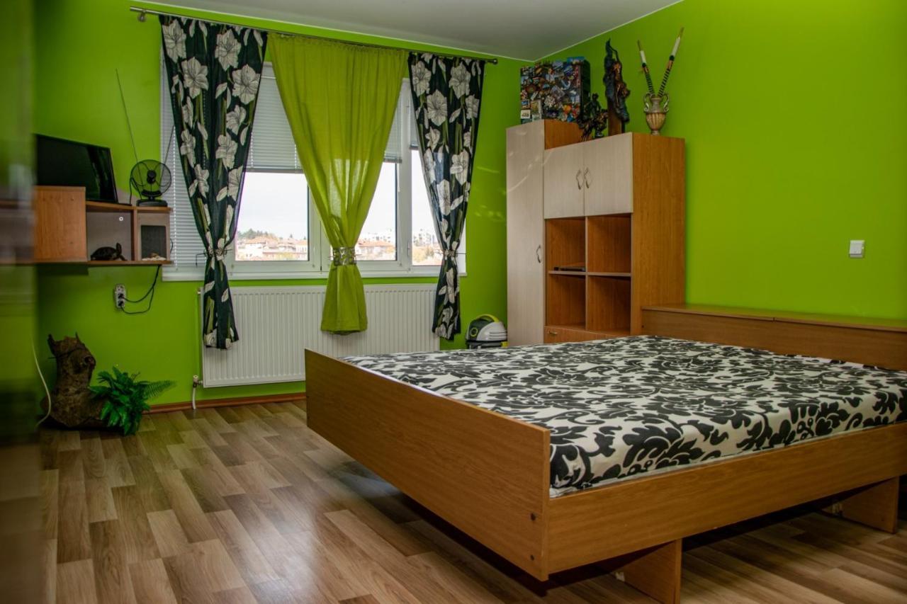 Vilhelmov'S Apartament Lukovit Exterior photo