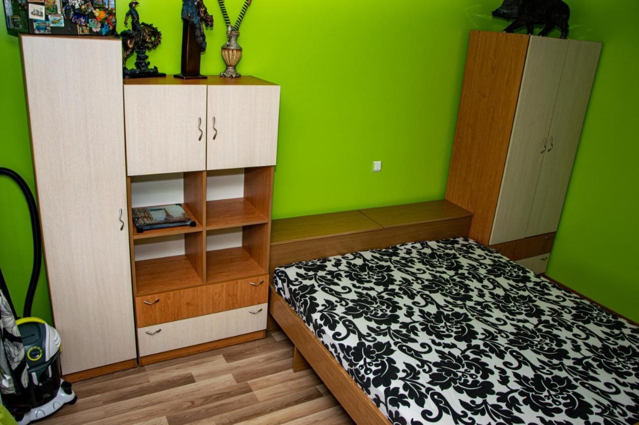 Vilhelmov'S Apartament Lukovit Exterior photo